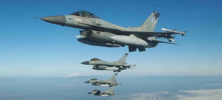 Εικονική αερομαχία και μπαράζ παραβιάσεων από τουρκικά μαχητικά πάνω από το Αιγαίο